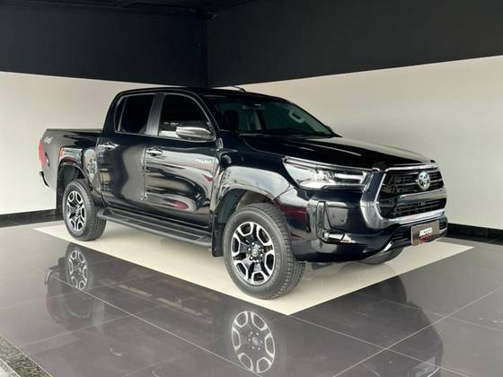 TOYOTA HILUX 2.8 D-4D TURBO DIESEL CD SRX 4X4 AUTOMÁTICO